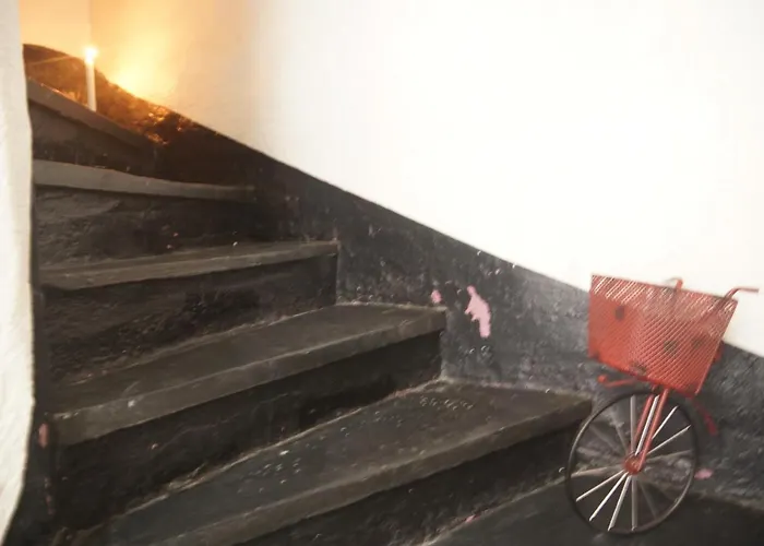 Maisonnette Atypique En Triplex Au Calme Hyper-centre Place Du Ralliement