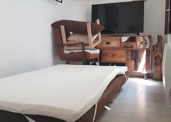 Maisonnette Atypique En Triplex Au Calme Hyper-centre Place Du Ralliement 昂热